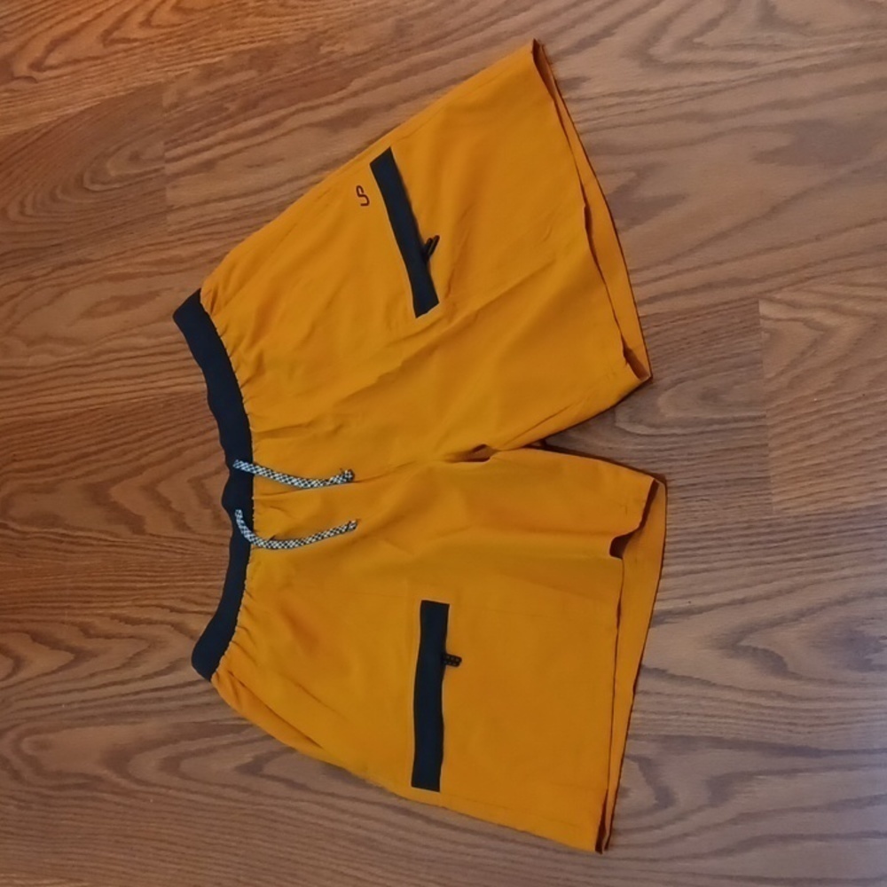 Mens Quick Dry shorts SZ: MEDIUM